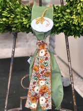 Load image into Gallery viewer, Pumpkin Wreath Sash in Green
