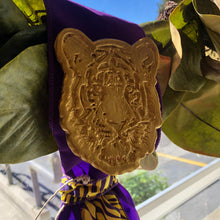 Load image into Gallery viewer, LSU Tiger Wreath Sash
