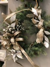 Load image into Gallery viewer, Sparkle Wreath with Pearls
