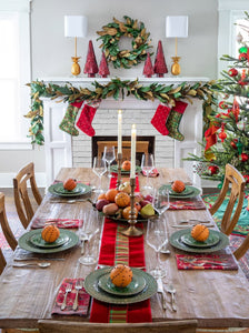 The elegant Giselle pine table comfortably accommodates 8 people. Its sturdy construction features a classic trestle and baluster base, reminiscent of a 17th-century banquet table, making it the perfect setting for hosting friends and family for a grand meal.