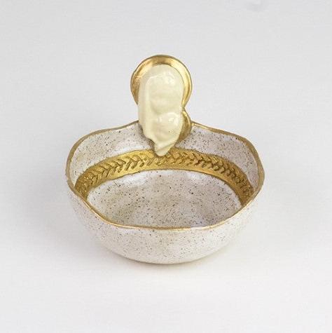 Expertly crafted and finished with gold gilding, these earthenware bowls are adorned with an Ave Maria and Child Intaglio design. The accompanying tag features the prayer 